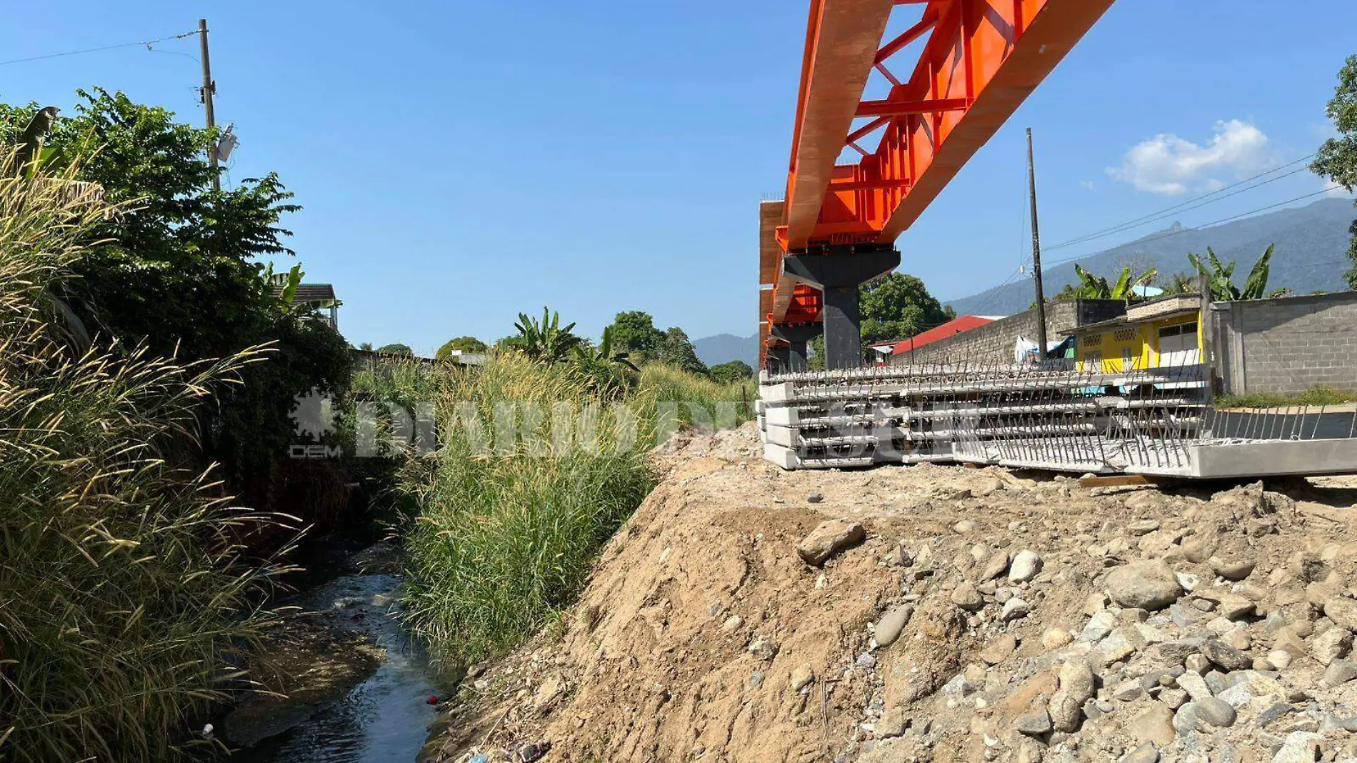 PUENTE Y ARROYO